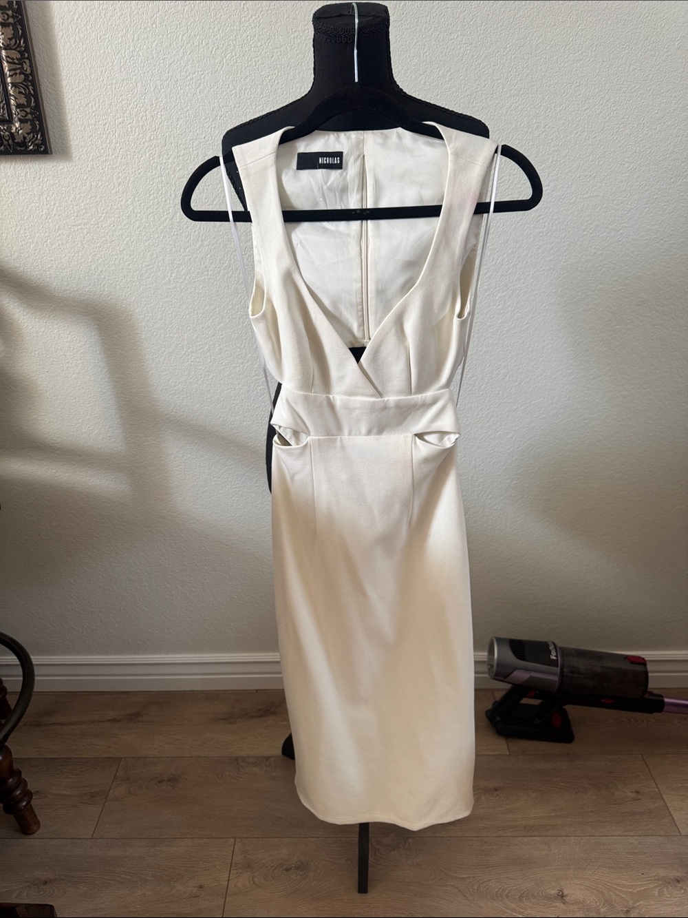 NICHOLAS Cream Sleeveless V-Neck Midi Dress